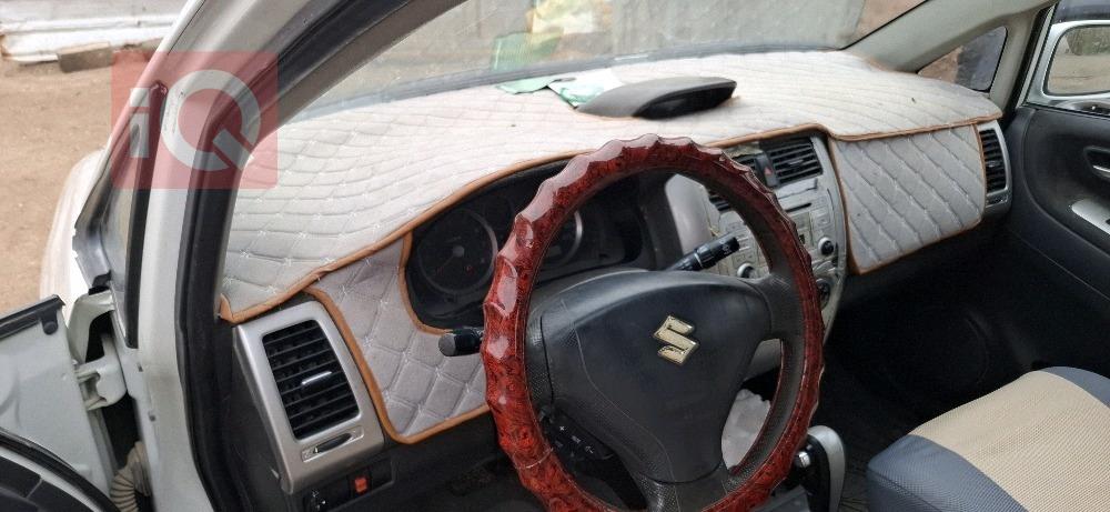 سوزوکی لیانا